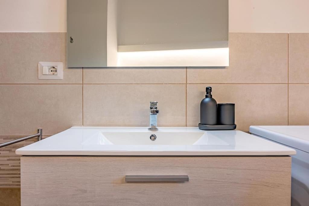 Guest Planet - Cozy Housing Porta Romana M3 Milan Exterior photo